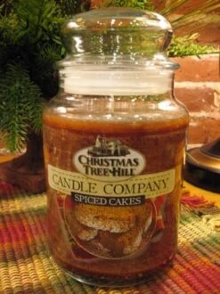 Christmas Tree Hill Candle - Spiced Cakes - 26oz