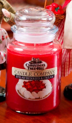 Christmas Tree Hill Candle - Strawberries & Cream - 26oz